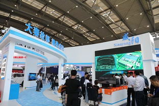 咸陽絲博會上的“黑科技”盛宴 86寸顯示器、5K電競游戲機與數字技術服務的驚艷亮相